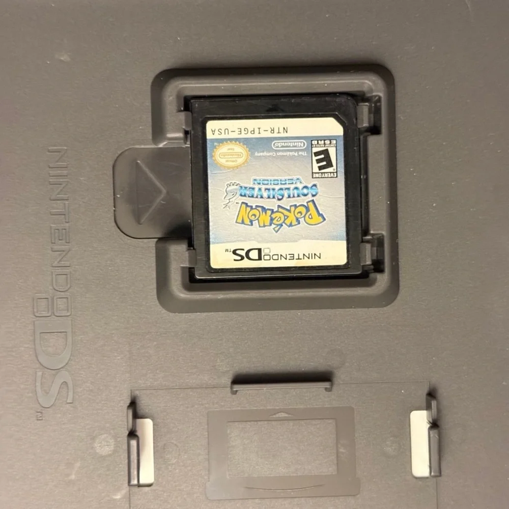 Nintendo Pokémon HeartGold & SoulSilver Guide and Game Set